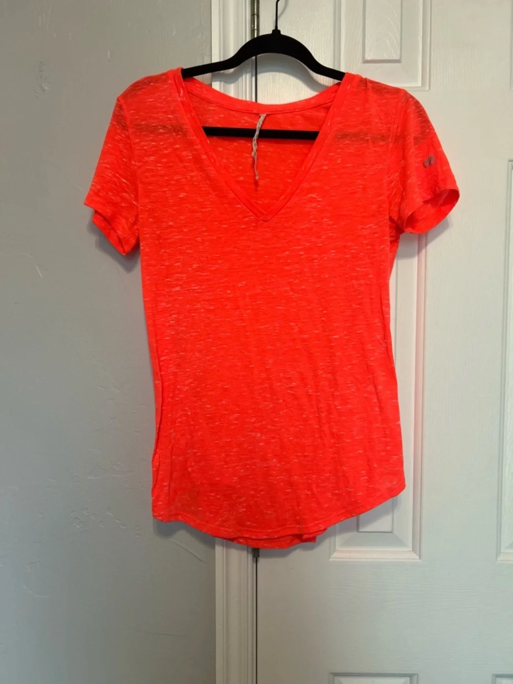 Alo Neon Coral V-Neck Short Sleeve Tee - Picture 1 of 4